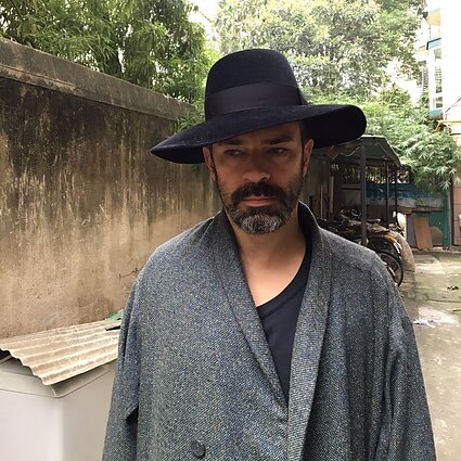 Homo cultus. Iš balkono. Popierinių parodų paradoksai. Pokalbis su Raimundu Malašausku