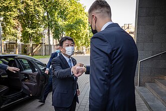Landsbergis su Japonijos užsienio reikalų ministru Vilniuje aptarė bendradarbiavimo perspektyvas Landsbergis su Japonijos užsienio reikalų ministru Vilniuje aptarė bendradarbiavimo perspektyvas