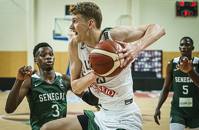 Sportas. Orai. Lietuvos 19-mečių krepšinio rinktinė laimėjo prieš Senegalą (su vertimu į gestų k.)