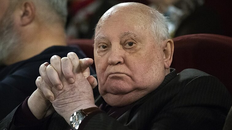Žinios. Tėvo Sausio 13-ąją netekęs Robertas Povilaitis paskelbė kelsiąs civilinį ieškinį Gorbačiovui
