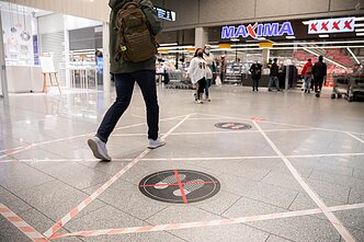 „Akropolis“; „Maxima“