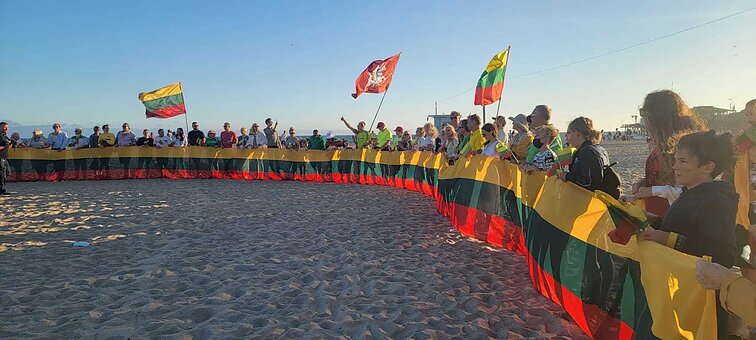 Los Andžele Tautiška giesmė skambėjo plazdant Lietuvos trispalvei