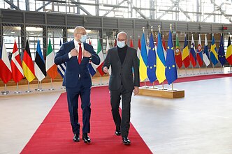 Ukrainos premjeras Denysas Šmyhalis ir EVT pirmininkas Charles`is Michelis Ukrainos premjeras Denysas Šmyhalis ir EVT pirmininkas Charles`is Michelis