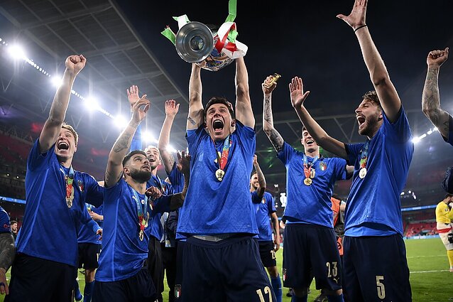 Italijos gatves užplūdo besidžiaugiantys sirgaliai: emocijos liejosi per kraštus be jokios agresijos