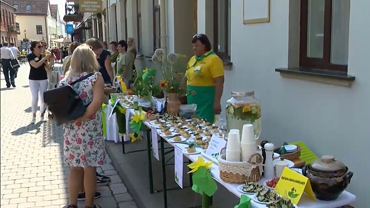 Agurkų dienos šventėje kėdainiečiai pristatė agurkų kosmetiką, džemą ir pagardą prie mėsos
