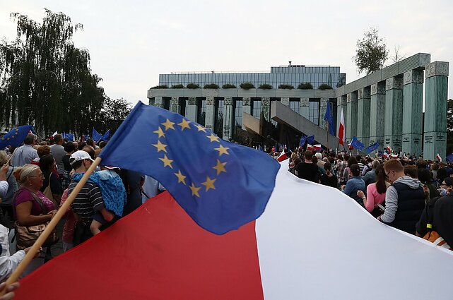 Žinios. Gilėja Briuselio ir Varšuvos ginčas dėl teismų sistemos