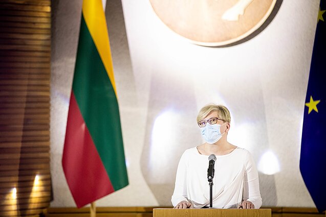 Dienos tema. Šimonytė norintiems rudenį įgauti imunitetą nuo COVID-19: skiepytis reikia dabar (su vertimu į gestų k.)