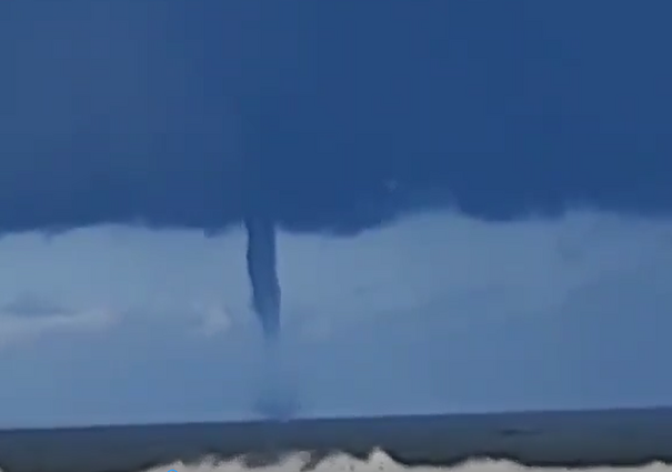 Žmonės pajūryje užfiksavo viesulą