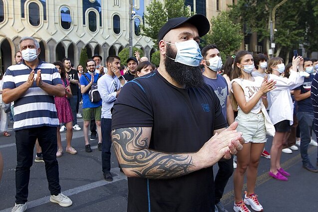 Protestai Sakartvele dėl mįslingai žuvusio žurnalisto Protestai Sakartvele dėl mįslingai žuvusio žurnalisto