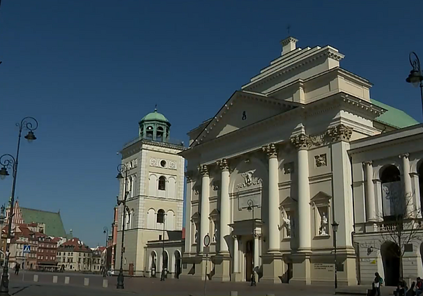 Lenkijoje – pasitraukimo iš bažnyčios banga: skatina tikinčiųjų bendruomenės kišimasis į politiką