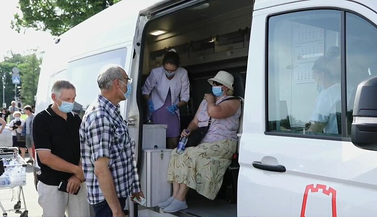 Vilniaus miesto savivaldybės vakcinavimo koordinatorius apie skiepų autobusus: planuojama per dieną viename autobuse paskiepyti nuo 200 žmonių