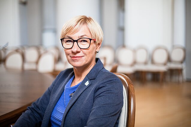 Švietimo, mokslo ir sporto ministrė J. Šiugždinienė Švietimo, mokslo ir sporto ministrė J. Šiugždinienė