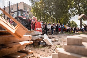 Protest in Dieveniškės against plans to open a migrant centre. Protest in Dieveniškės against plans to open a migrant centre.