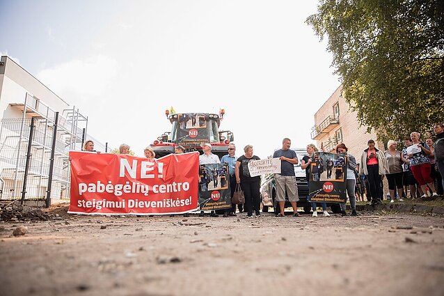 Žinios. Dieveniškių gyventojai rengia protestus prieš migrantų apgyvendinimą