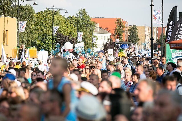 Jūros šventėje pirkėjai apsirūpina net Kalėdoms, reikalavimo dėvėti kaukes laikosi ne visi prekybininkai