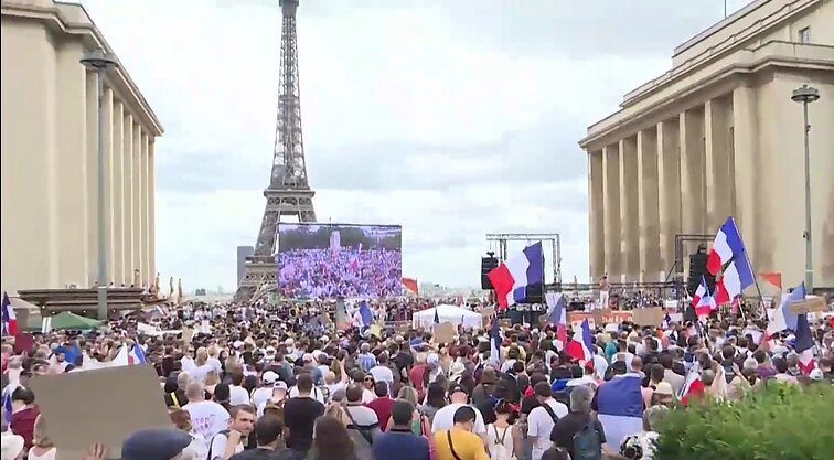 Australiją ir Europą purto protestų banga prieš griežtinamus apribojimus