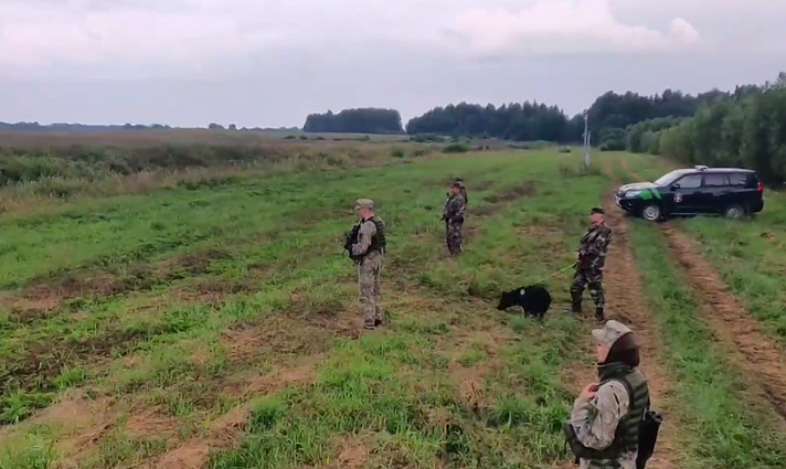 VSAT filmuota medžiaga iš Švenčionių užkardos ruožo: migrantai prie sienos laukia po keletą valandų