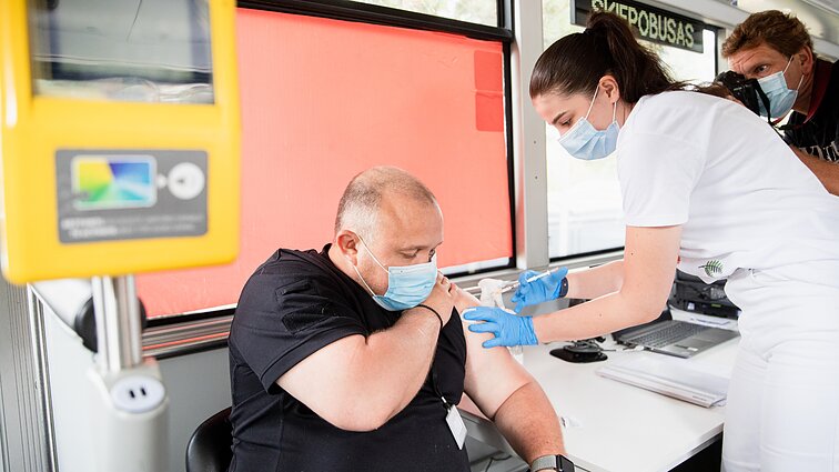 Premjerė: apribojimai pirmiausia būtų orientuoti į neturinčius imuniteto