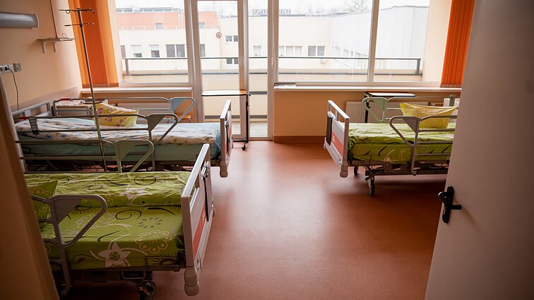 Žinios. Vyriausybė nutarė: būsimi ribojimai įsigalios tada, kai ligoninėse COVID-19 pacientų bus daugiau nei 300