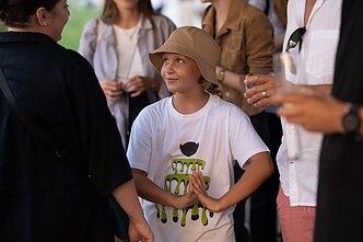 „Happyendless“ pristato apokaliptinį muzikinį filmą „Paliekant Žemę“ „Happyendless“ pristato apokaliptinį muzikinį filmą „Paliekant Žemę“