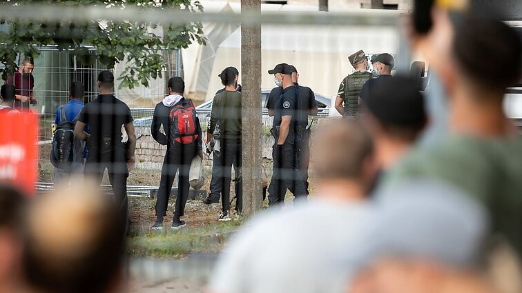 Rūdninkų poligone apgyvendinus migrantus, gyventojai nerimauja, bet į situaciją siekia žvelgti konstruktyviai