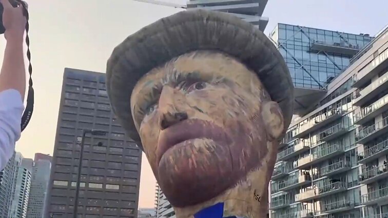 Virš Toronto – skraidanti 30 metrų Van Gogho galva, kviečianti į interaktyvią parodą