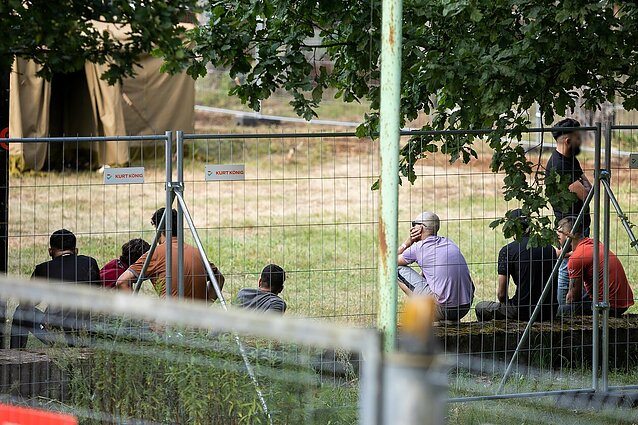 Žinios. Preliminarūs VSAT duomenys: į Rūdninkus vakar atvežta apie 350 migrantų