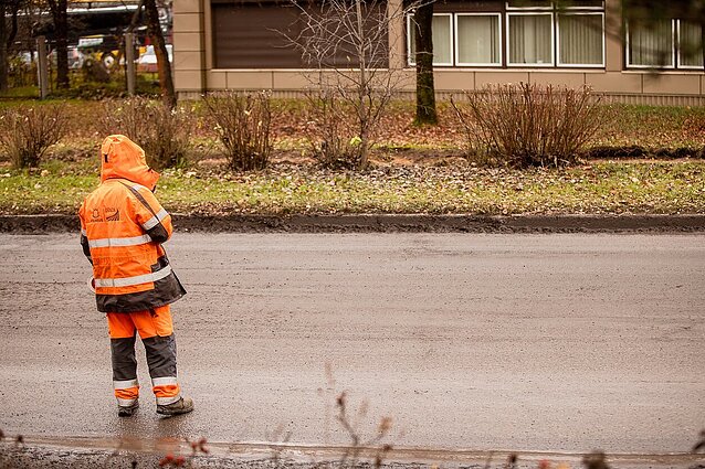 Savivaldybės nesutinka, kad pašalpų gavėjai neturėtų už jas atidirbti: kai kurie žmonės degraduos
