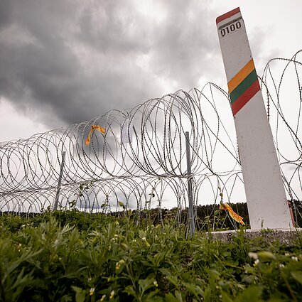 Santara. Laida lenkų kalba. Lietuvos ir Baltarusijos sieną saugo daugiau nei 100 „Frontex“ pareigūnų