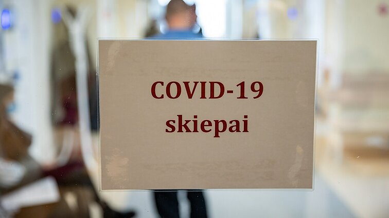 Žinios. Vyriausybė svarstys grąžinti dalį ribojimų, COVID-19 lovų ligoninėse užimtumui artėjant prie 300
