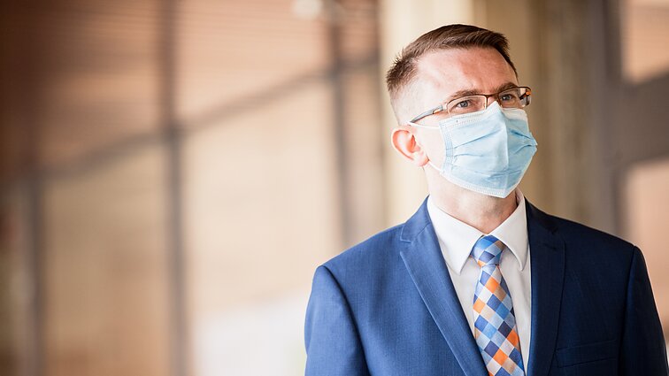 Dulkys atsakė, kas rudenį lauks neturinčių galimybių paso ir kokių profesijų atstovams gali tekti skiepytis privalomai