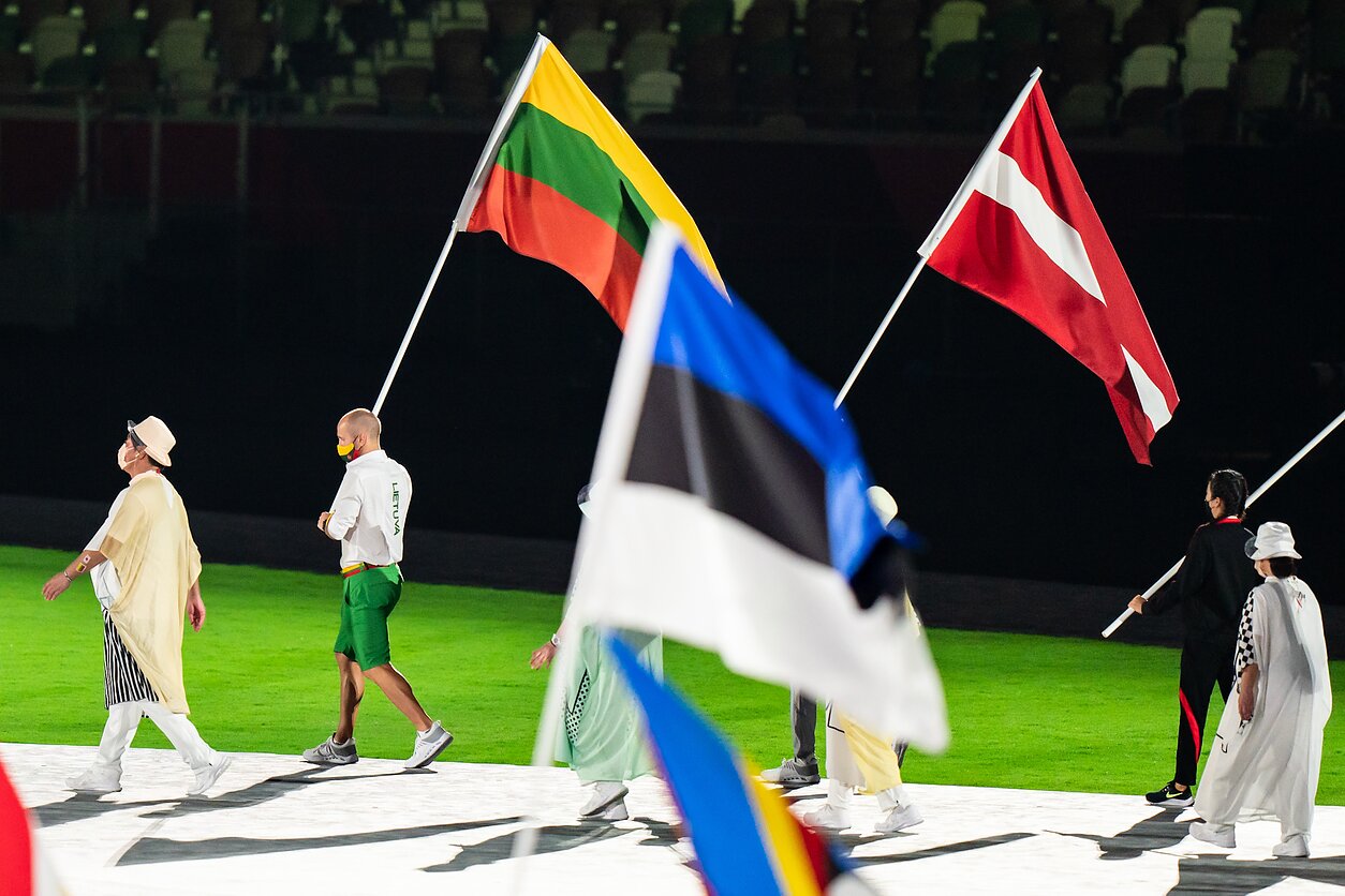 Baltic flags at the closing ceremony of Tokyo Olympic Games