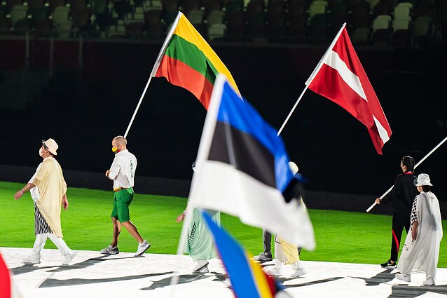 Baltic flags at the closing ceremony of Tokyo Olympic Games