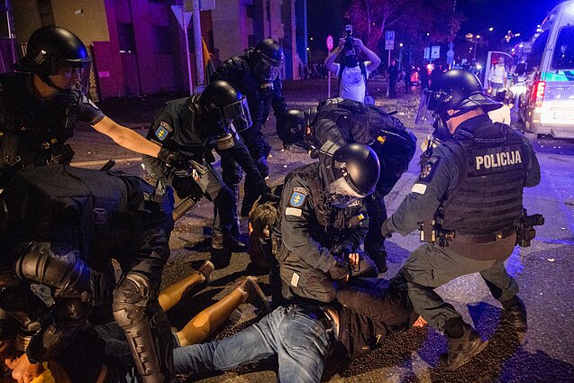 Policija vaiko riaušininkus