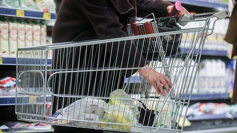 Žinios. Vyriausybė spręs dėl ribojimų nepasiskiepijusiems ir nepersirgusiems COVID-19: kai kurių planuotų suvaržymų gali nelikti
