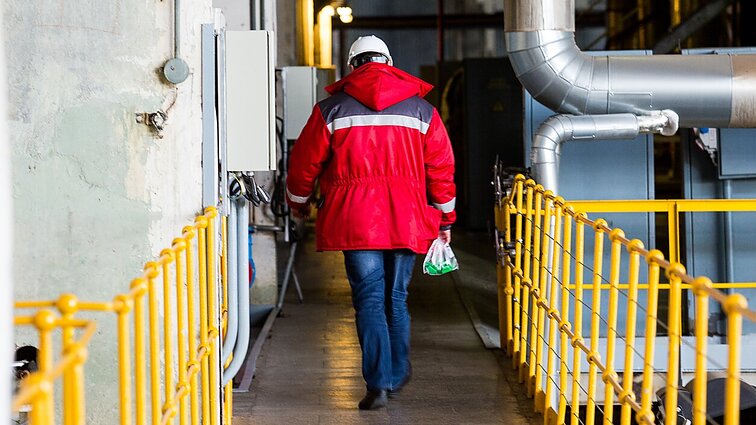 Dulkys apie įpareigojimą privalomai testuotis gamybos įmonių darbuotojams: sektoriuje – ketvirtadalis aktyvių COVID-19 protrūkių