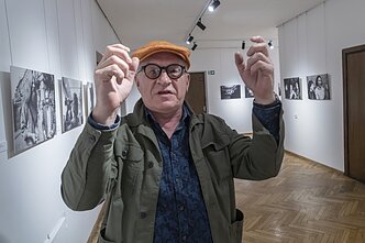 Antanas Obcarskas Romualdo Požerskio parodoje „Kauno menininkai ir mūzos“
