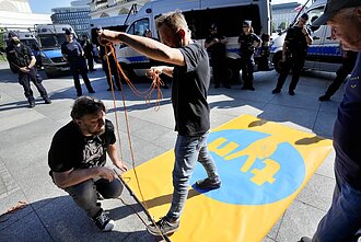 Protestai Lenkijoje dėl žiniasklaidos įstatymo Protestai Lenkijoje dėl žiniasklaidos įstatymo