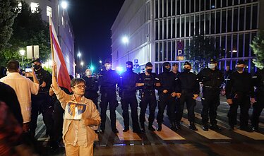 Protestas Lenkijoje dėl žiniasklaidos įstatymo Protestas Lenkijoje dėl žiniasklaidos įstatymo
