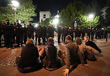 Protestas Lenkijoje dėl žiniasklaidos įstatymo Protestas Lenkijoje dėl žiniasklaidos įstatymo