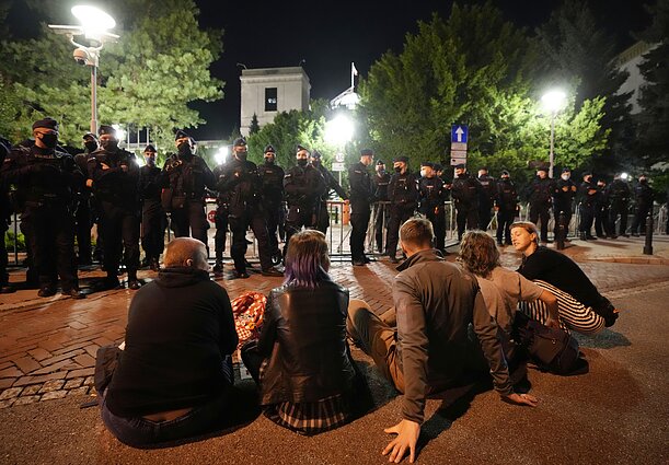 Protestas Lenkijoje dėl žiniasklaidos įstatymo Protestas Lenkijoje dėl žiniasklaidos įstatymo