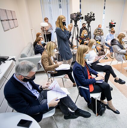 10-12. Ar reikia keisti naujai susirgusiųjų COVID-19 skaičiavimo tvarką?