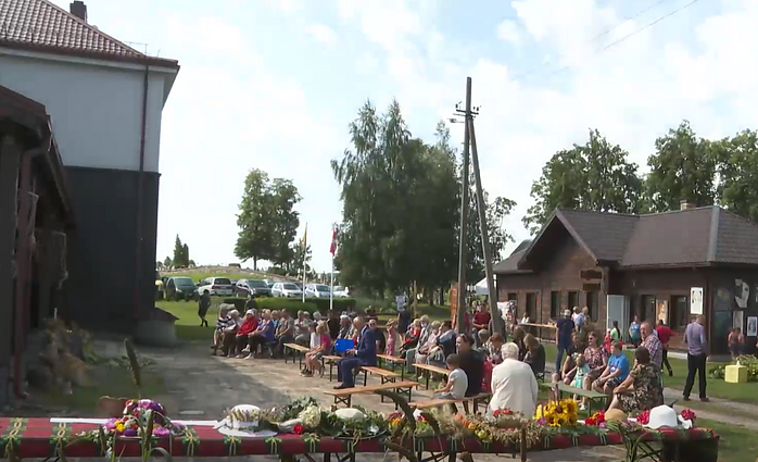 Savivaldybės bando gyventojus sudominti vakcinacija: kvietė pasiskiepyti net per Žolinės atlaidus