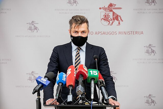 KAM: galimybių vertėjus iš Afganistano į Lietuvą atsigabenti lėktuvu mažėja