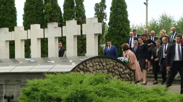 EP ir Baltijos šalių parlamentų pirmininkai padėjo gėlių prie memorialo Medininkų žudynių aukoms atminti