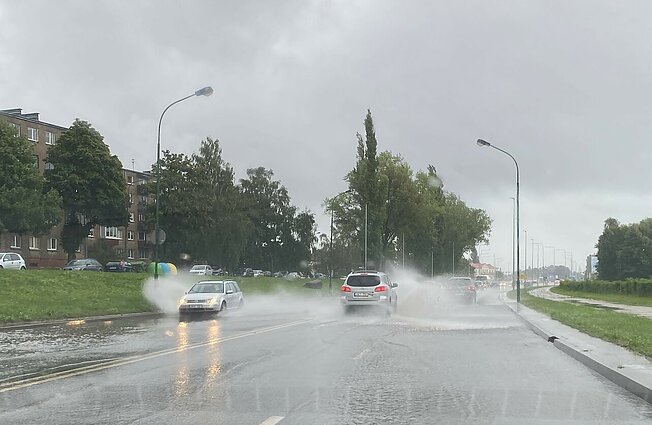 Panorama. Pajūryje siaučia audra: patvino dalis gatvių, lūžta medžiai (su vertimu į gestų k.)