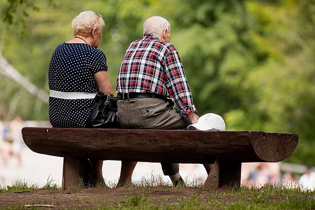 Į Registrų centrą galimybių paso suskubę senjorai piktinasi tvarka: kodėl mes turime stovėti eilėse?
