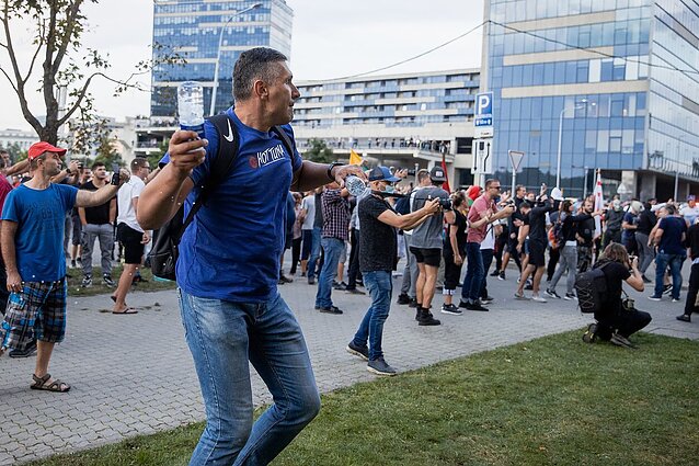 Seimui siūloma įteisinti baudas už trukdymą žiniasklaidai: tikimasi, kad tai užkirs kelią kitiems išpuoliams