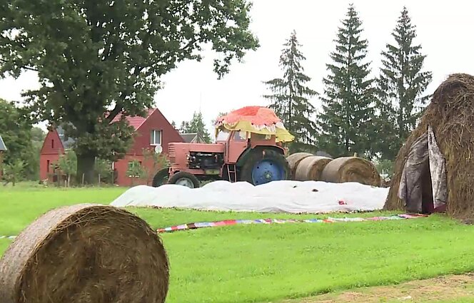 Unikali meno erdvė Biržuose: sodybos įgriuva tapo lankomu objektu