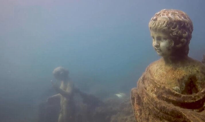 Antikinis pasaulis – po vandeniu: kadaise Italijos krantus puošusios statulos dabar pasiekiamos tik žuvims ir narams